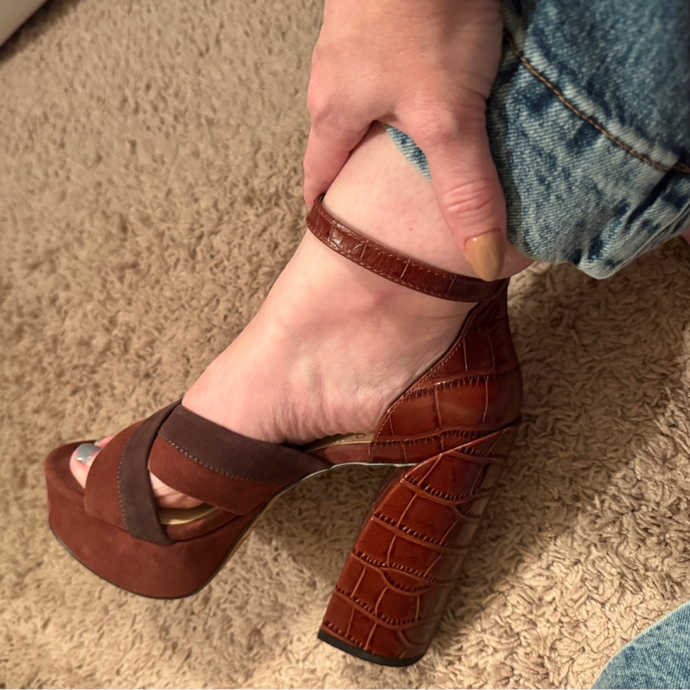 Vince Camuto Gruelie Platform Sandals in Dark Mahogany
